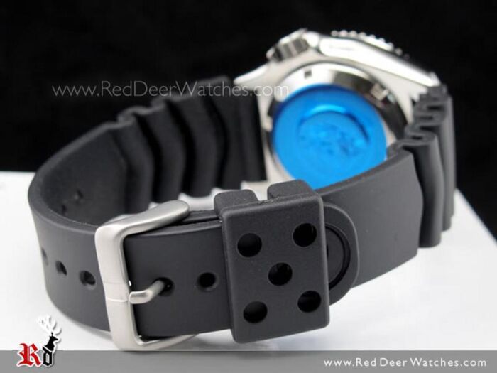 BUY Seiko Automatic 200m Screw in Crown Divers Watch SKX011J